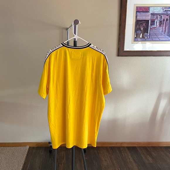 Guess T-Shirt - Picture 2 of 3